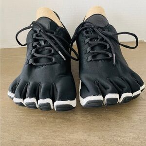 Peluva Men’s Black Strand Five Fingers Shoes Size 13